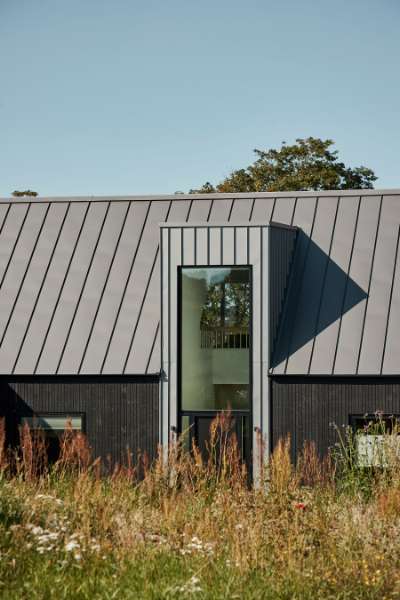 Flag raised for new home with a very popular steel roof, Brådalvej 25, 9210 Aalborg SØ